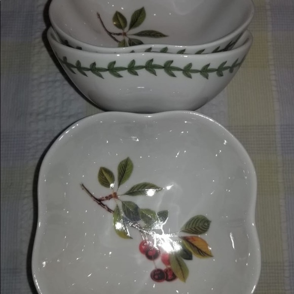 4 Snack Dishes (chocolates, seeds, nuts, etc) - Picture 3 of 3